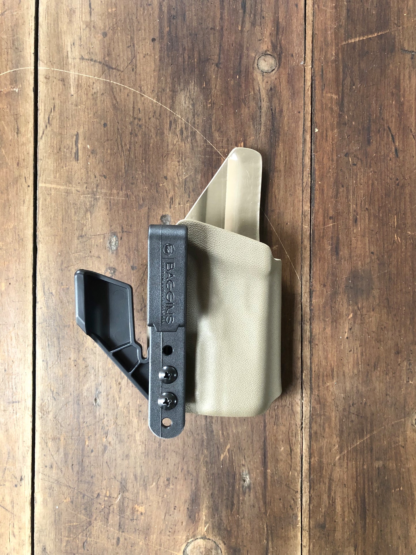 IWB with concealment claw